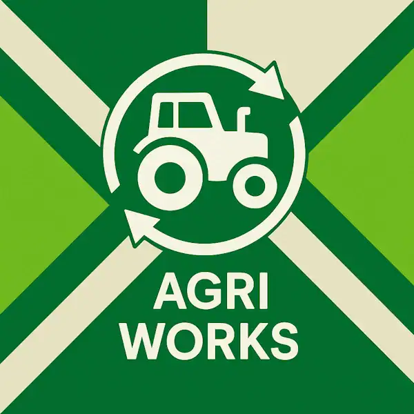 Logo voor Agri Works: een wit tractoricoon met cirkelvormige pijlen eromheen, geplaatst op de correcte Achterhoekse vlag met licht- en donkergroene diagonale banen en roomwitte kruisen, met daaronder de tekst AGRI WORKS in hoofdletters.