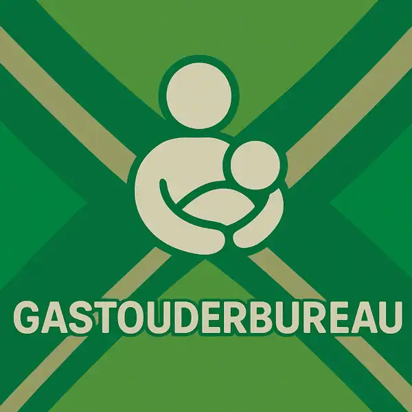 Wit pictogram van een volwassene die een kind vasthoudt, met daaronder de tekst “GASTOUDERBUREAU” in hoofdletters, geplaatst op de vlag van de Achterhoek met donkergroene diagonale kruisen en roomwitte lijnen op een lichtgroene achtergrond.