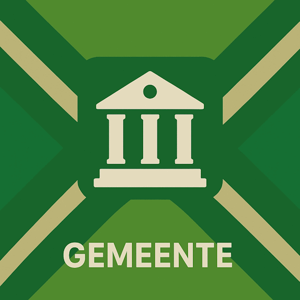 Wit pictogram van een klassiek overheidsgebouw met zuilen, met daaronder de tekst “GEMEENTE” in hoofdletters, geplaatst op de vlag van de Achterhoek met donkergroene diagonale kruisen en roomwitte lijnen op een lichtgroene achtergrond.