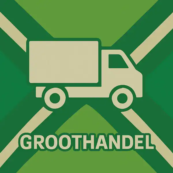 Wit pictogram van een vrachtwagen als symbool voor handel en distributie, met daaronder de tekst “GROOTHANDEL” in hoofdletters, geplaatst op de vlag van de Achterhoek met donkergroene diagonale kruisen en roomwitte lijnen op een lichtgroene achtergrond.