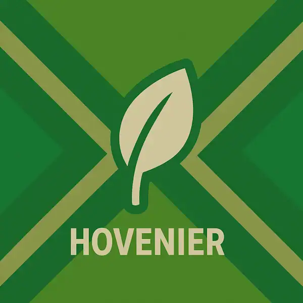 Wit pictogram van een blad als symbool voor tuinieren, met daaronder de tekst “HOVENIER” in hoofdletters, geplaatst op de vlag van de Achterhoek met donkergroene diagonale kruisen en roomwitte lijnen op een lichtgroene achtergrond.