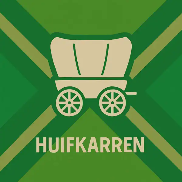 Wit pictogram van een klassieke huifkar met twee spaakwielen, met daaronder de tekst “HUIFKARREN” in hoofdletters, geplaatst op de vlag van de Achterhoek met donkergroene diagonale kruisen en roomwitte lijnen op een lichtgroene achtergrond.