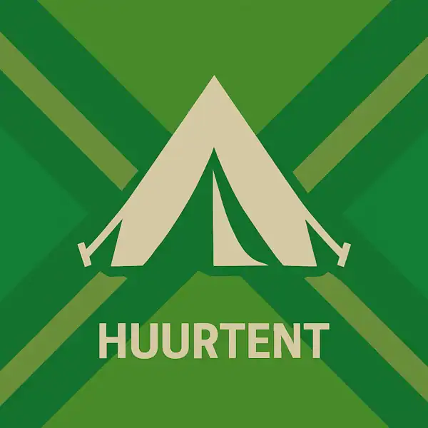 Wit pictogram van een klassieke tent met open flap, met daaronder de tekst “HUURTENT” in hoofdletters, geplaatst op de vlag van de Achterhoek met donkergroene diagonale kruisen en roomwitte lijnen op een lichtgroene achtergrond.