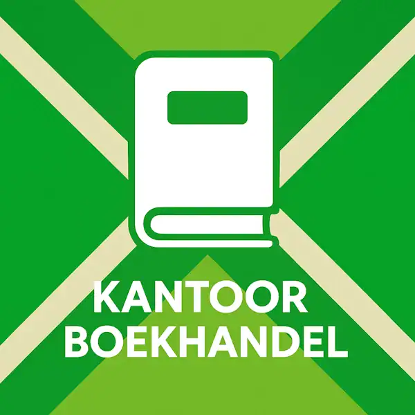 Wit pictogram van een boek met een etiketvenster op de kaft, met daaronder de tekst “KANTOOR BOEKHANDEL” in hoofdletters, geplaatst op de vlag van de Achterhoek met donkergroene diagonale kruisen en roomwitte lijnen op een lichtgroene achtergrond.
