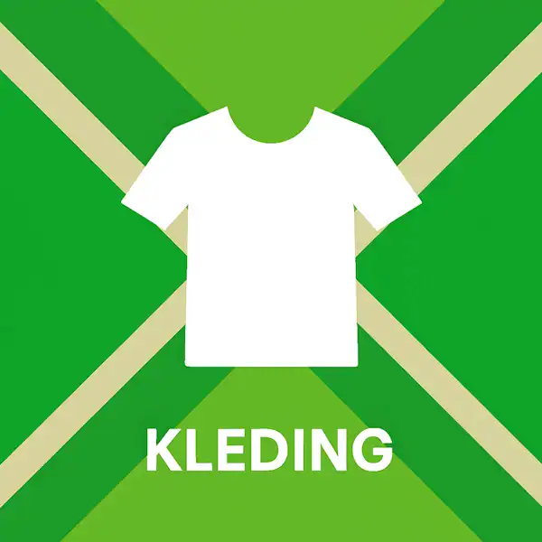 Wit pictogram van een T-shirt als symbool voor kleding, met daaronder de tekst “KLEDING” in hoofdletters, geplaatst op de vlag van de Achterhoek met donkergroene diagonale kruisen en roomwitte lijnen op een lichtgroene achtergrond.