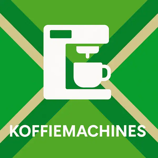 Wit pictogram van een koffiemachine met kopje, met daaronder de tekst “KOFFIEMACHINES” in hoofdletters, geplaatst op de vlag van de Achterhoek met donkergroene diagonale kruisen en roomwitte lijnen op een lichtgroene achtergrond.