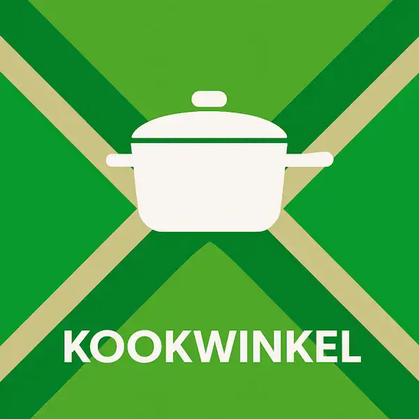 Wit pictogram van een kookpan met deksel, met daaronder de tekst “KOOKWINKEL” in hoofdletters, geplaatst op de vlag van de Achterhoek met donkergroene diagonale kruisen en roomwitte lijnen op een lichtgroene achtergrond.