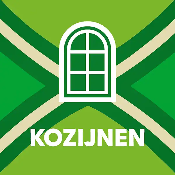 Wit pictogram van een kozijnraam met sierlijke ruitenverdeling, met daaronder de tekst “KOZIJNEN” in hoofdletters, geplaatst op de vlag van de Achterhoek met donkergroene diagonale kruisen en roomwitte lijnen op een lichtgroene achtergrond.
