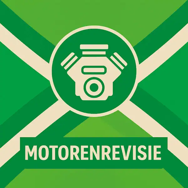Vierkant logo (600x600) voor de categorie "Motorenrevisie" op AchterhoekInformatie.nl, met een wit pictogram van een motorblok in een donkergroene cirkel op de correcte Achterhoekse vlag. De tekstbalk is donkergroen met witte hoofdletters "MOTORENREVISIE", en alle crèmekleurige elementen zijn wit gemaakt.