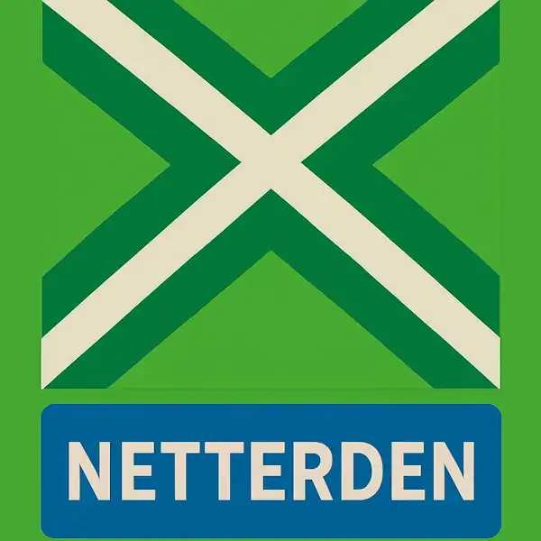 Plaatsnaambord met de tekst "NETTERDEN" in witte hoofdletters op een blauwe balk. Daarboven een vlag met lichtgroene achtergrond, een wit St. Andrieskruis gecentreerd in een donkergroen kruispatroon — overeenkomstig het originele vlagontwerp.