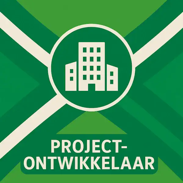 Vierkant logo (600x600) voor de categorie "Projectontwikkelaar" op AchterhoekInformatie.nl, met een wit icoon van een flatgebouw in een groene cirkel, geplaatst op de Achterhoekse vlag. De tekstbalk is donkergroen met witte hoofdletters "PROJECTONTWIKKELAAR", en alle crèmekleurige elementen zijn wit gemaakt.