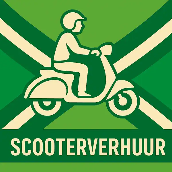Logo van een persoon op een scooter in silhouet op de Achterhoekse vlag, met de tekst “SCOOTERVERHUUR” onderin in een donkergroene balk.