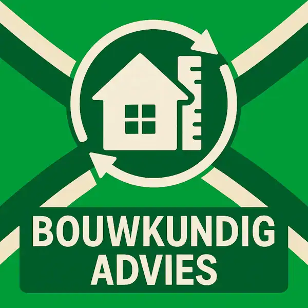 Logo voor bouwkundig advies: een wit huisicoon met meetlat en cirkelvormige pijlen eromheen, geplaatst op de correcte Achterhoekse vlag met lichtgroene en donkergroene diagonale banen en roomwitte kruisen, met daaronder de tekst BOUWKUNDIG ADVIES in hoofdletters.